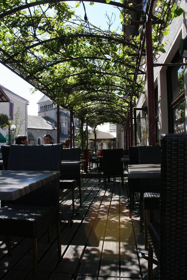 Hotel Restaurant Cousseau Parentis-en-Born Exterior foto