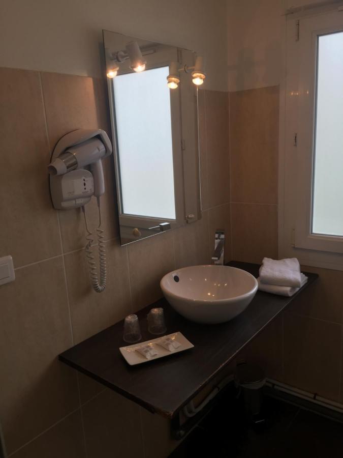 Hotel Restaurant Cousseau Parentis-en-Born Quarto foto